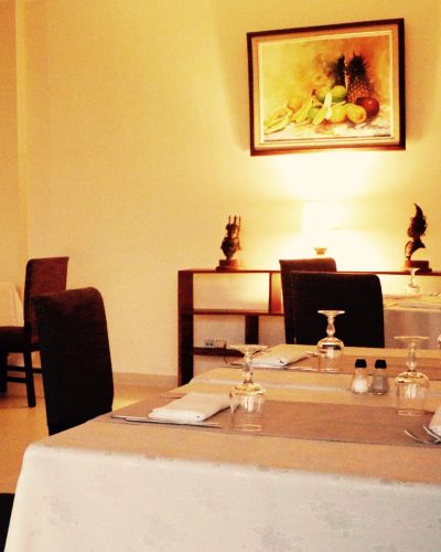 hotel_restaurant_table_1