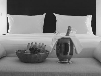 hotel_room_service_1